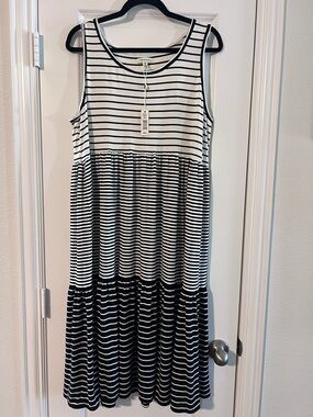 Max Studio Black & White Striped Crewneck Top